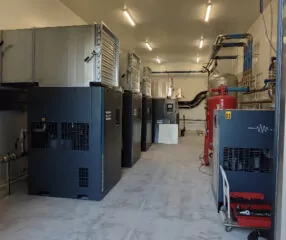 Installation d’une centrale d’air pour une entreprise spécialisée dans la dépollution.